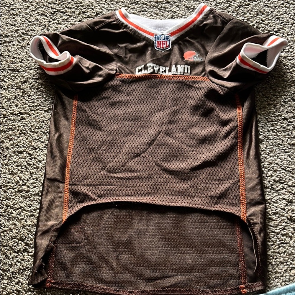 Cleveland Browns dog jersey. NWOT. Fits 25-30 lbs